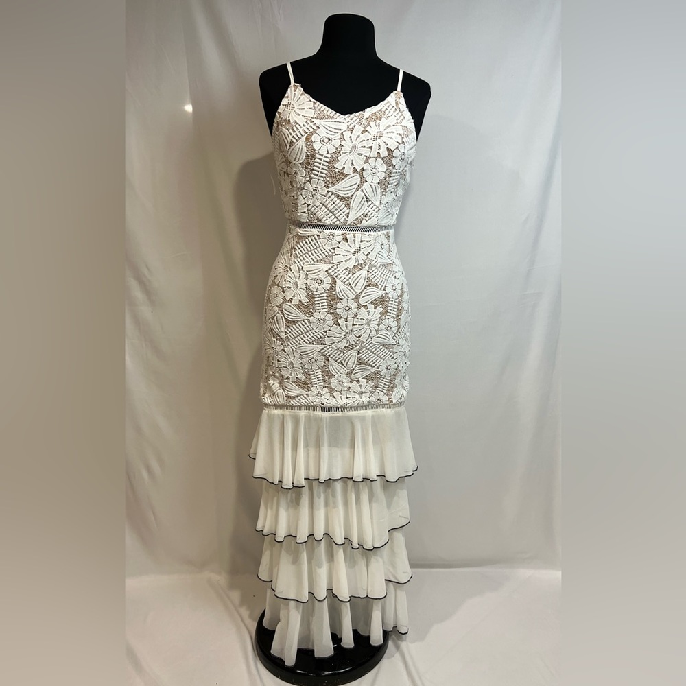 L’atiste high-low fit & flare dress with white floral lace